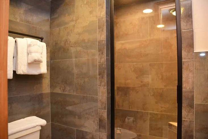 Master-Bathroom312.jpg