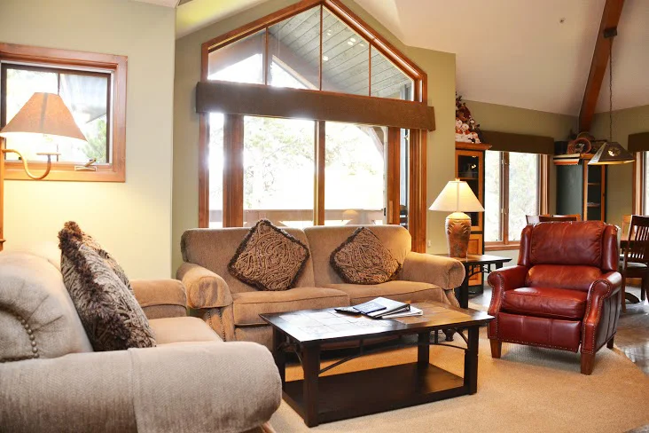 Living-Area136.jpg