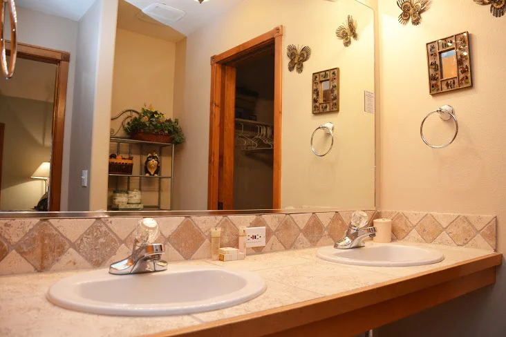 Master-Bathroom124.jpg