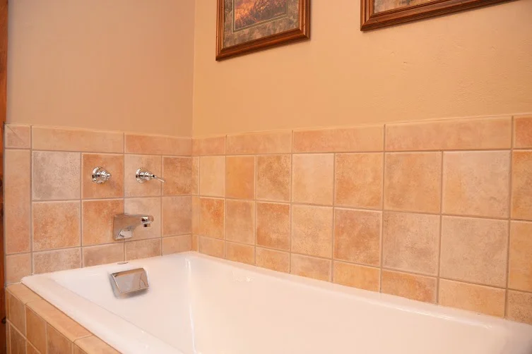 Master-Bathroom2-3.jpg