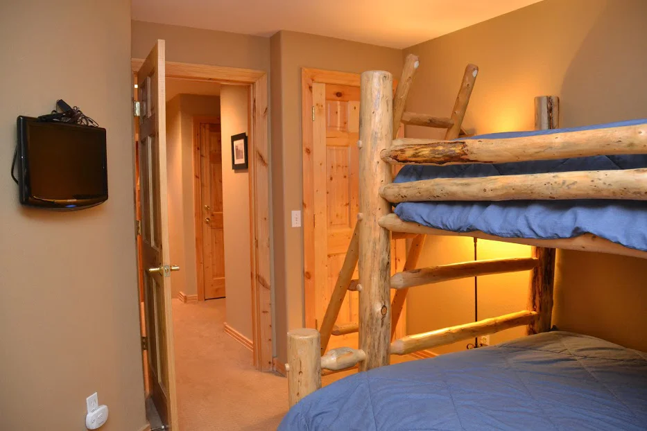 4th-Bedroom2.jpg