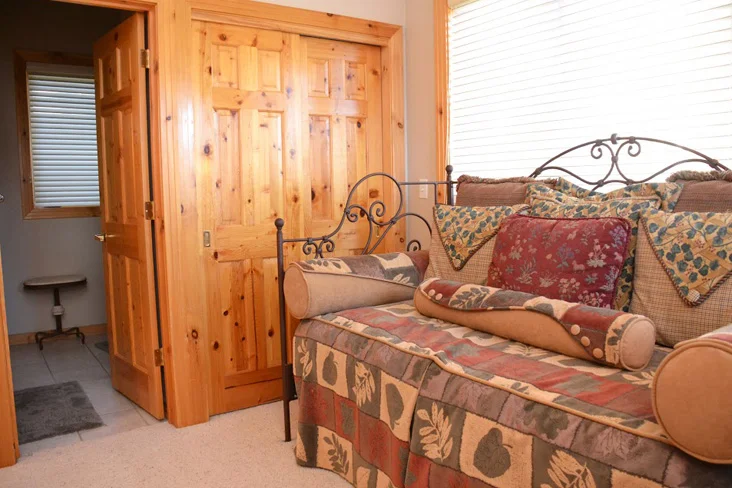5th-bedroom2-1.jpg