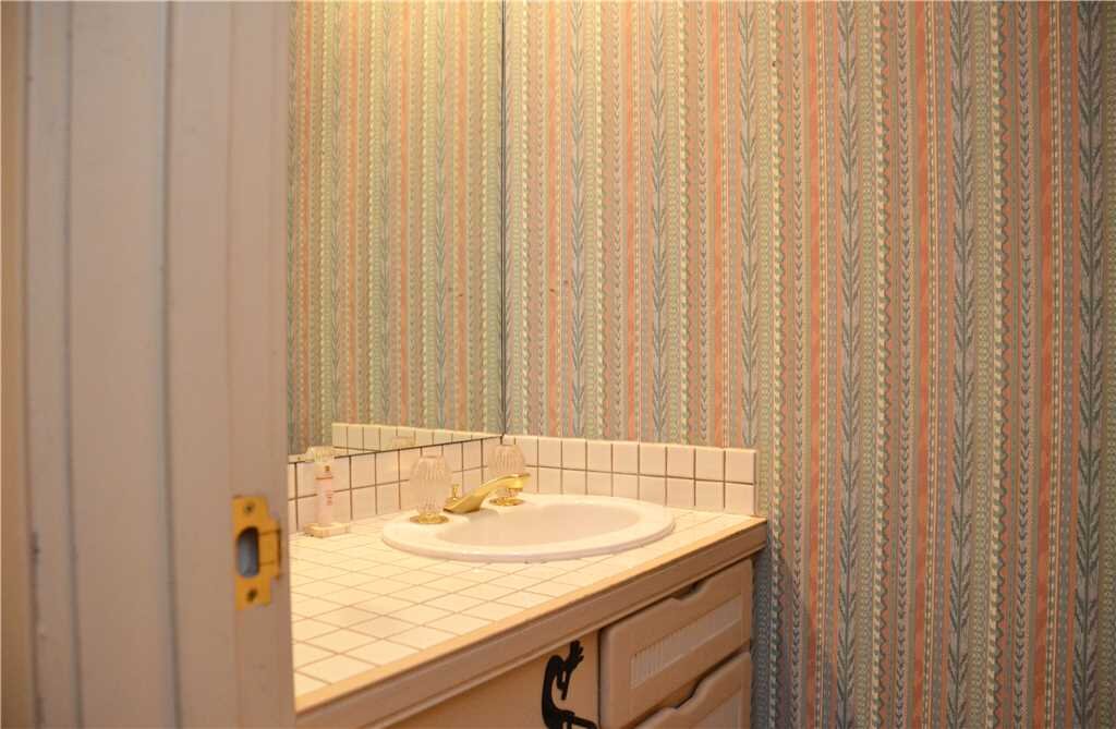 4th bathroom .jpeg