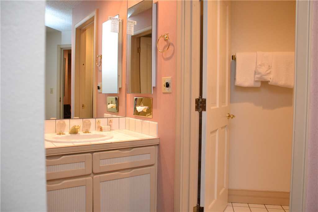 second bathroom 11.jpeg