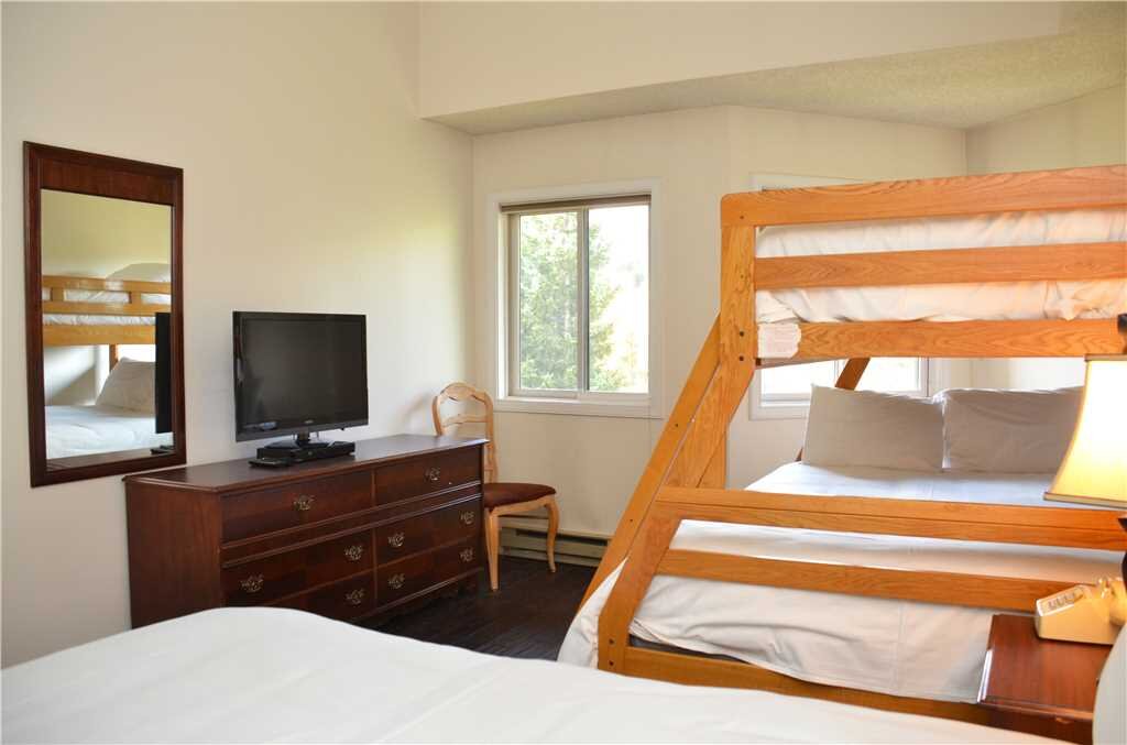 second bedroom .jpeg