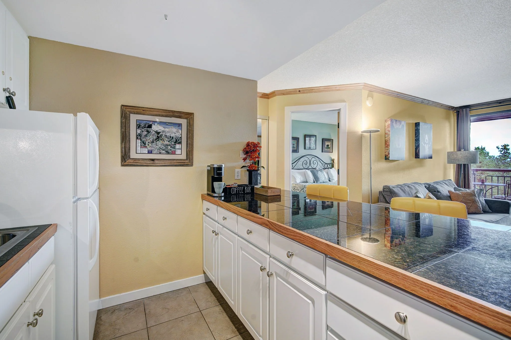 2-web-or-mls-455_VillageRd_408_002.jpg