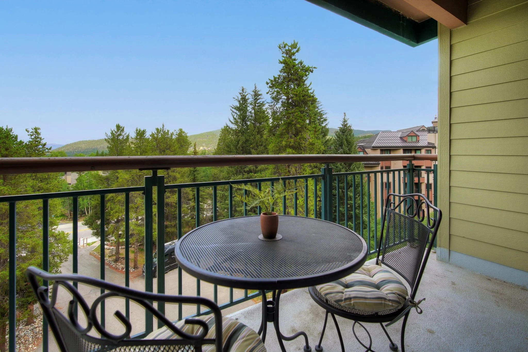 15-web-or-mls-455_VillageRd_408_015.jpg