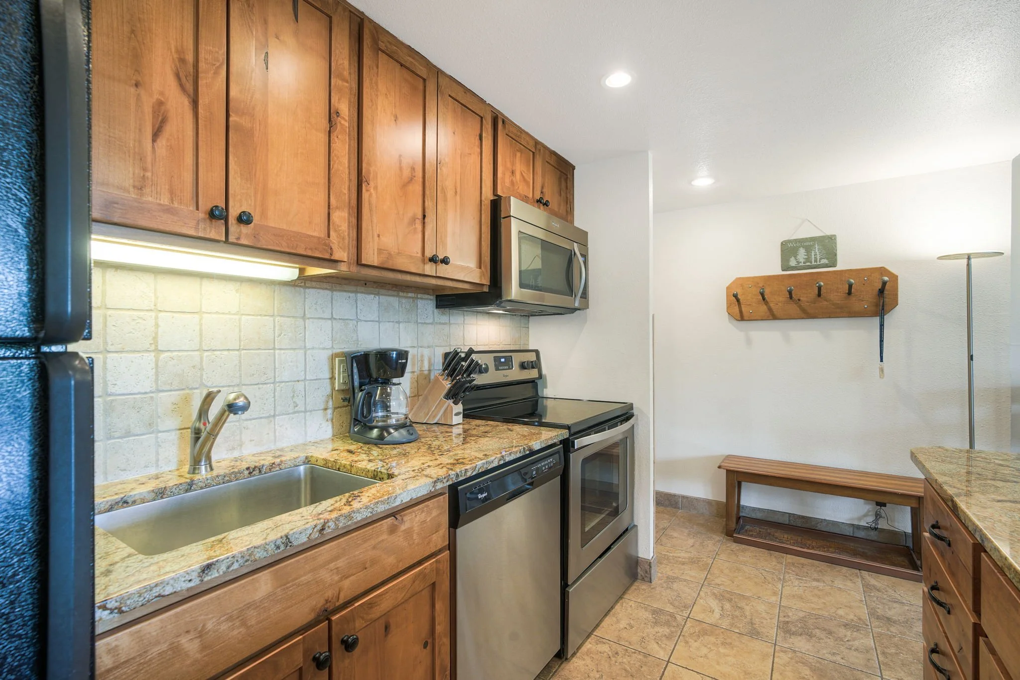 4-web-or-mls-455_VillageRd_406_004.jpg