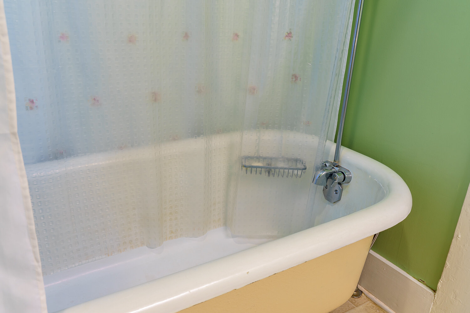  A picture of the Angelina Room tub. 