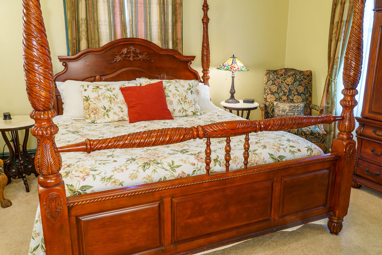  A picture of the Austin Room bed at an angle. 