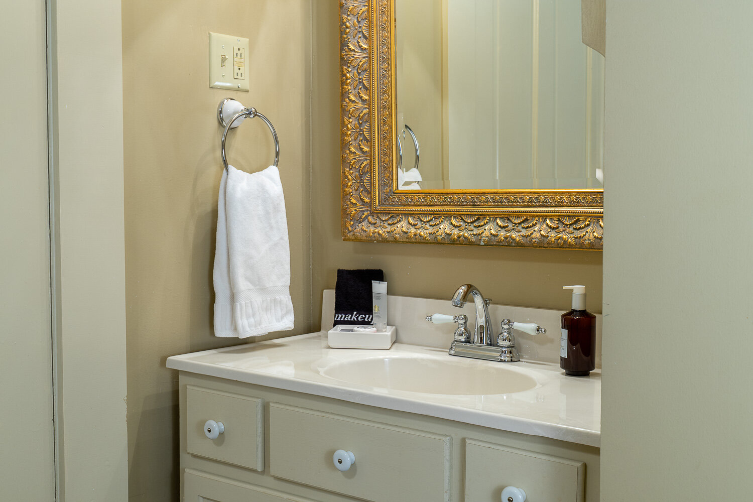  A picture of the Crockett Room vanity. 