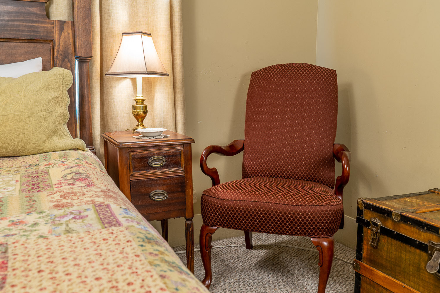  A picture of the Crockett Room bed and arm chair. 