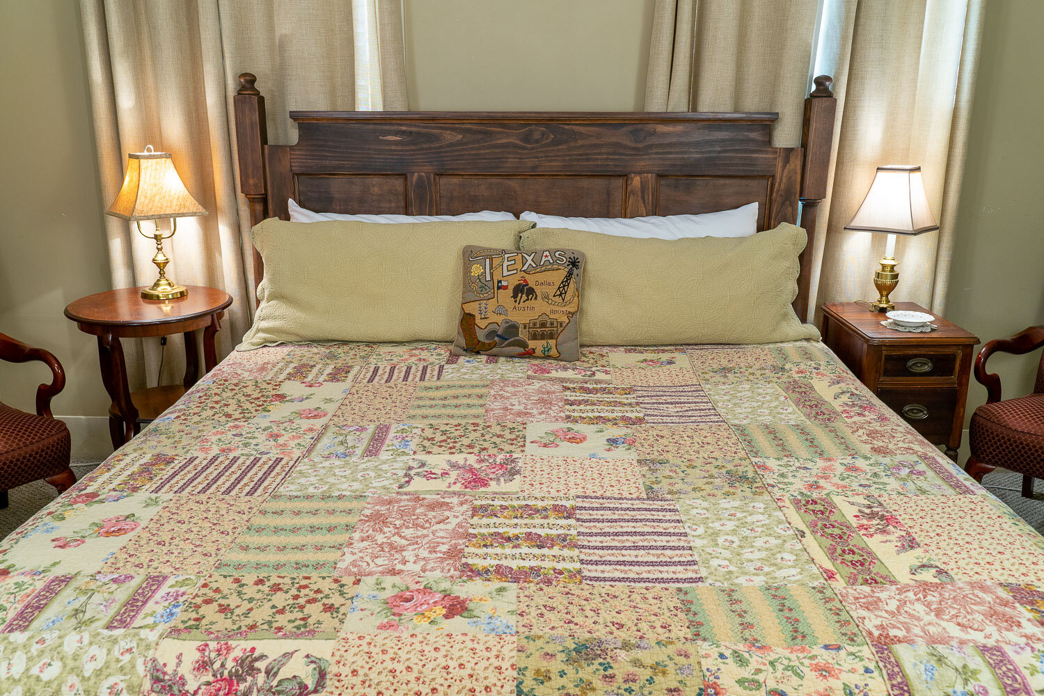  A picture of the Crockett Room bed from the foot. 