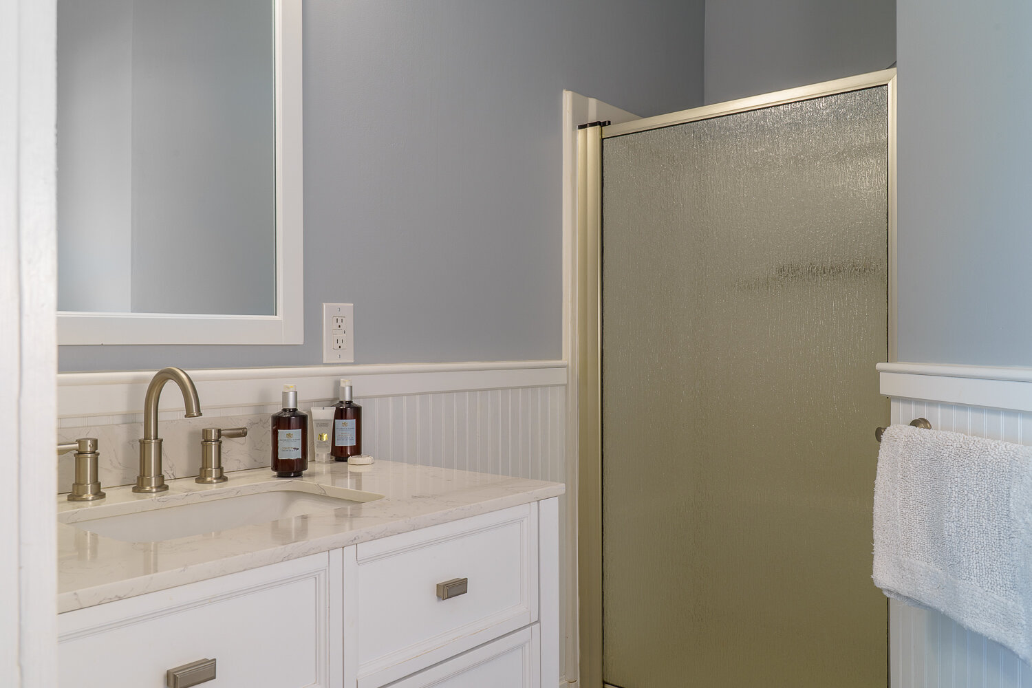  A picture of the Red Room vanity and shower. 