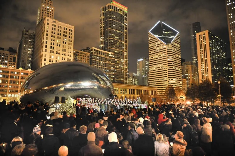 The city of Chicago hosts mass caroling at Cloud Gate ("The Bean") every December. 