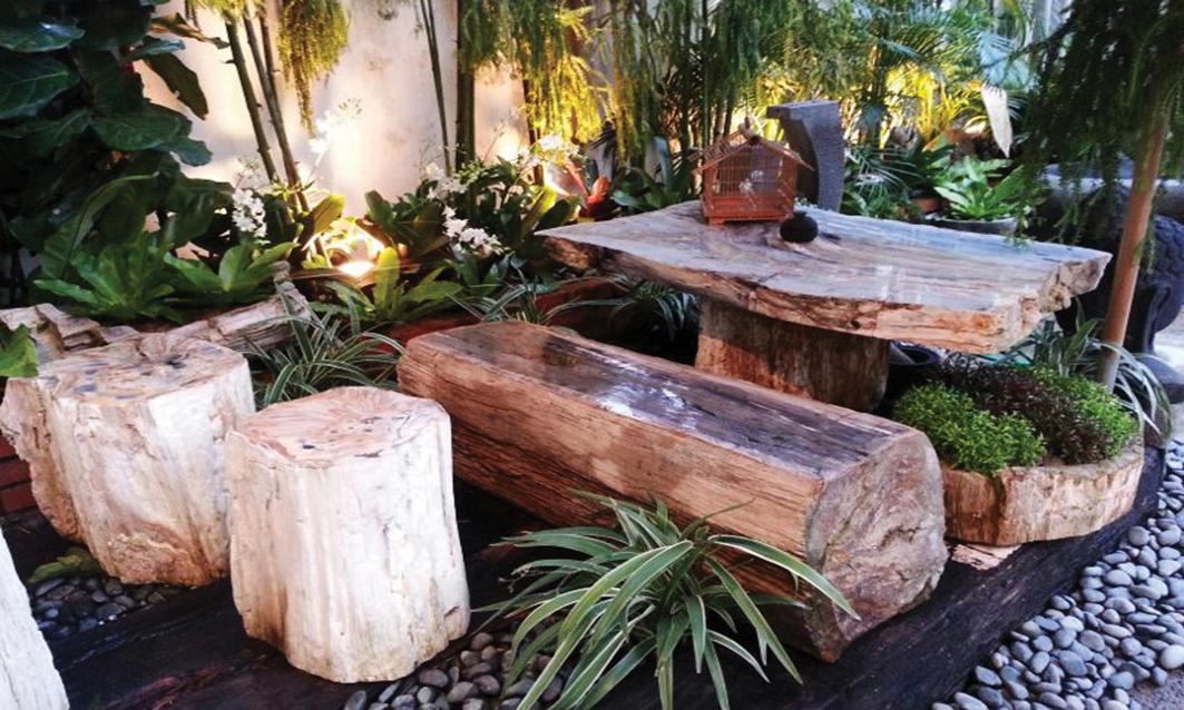 Situated in the industrial corner of Hillview, The Vivant Tree stands out from the rest, bringing a breath of fresh air to the otherwise dusty streets. The strategic use of hedges, green screens and long panels cuts out the noise and distractions and allows the visitors to immerse themselves in the state of tranquillity. By using salvaged natural materials to add a touch of permanence and carefully selecting exotic plants to adorn the structures, the garden’s beauty will definitely withstand the test of time.