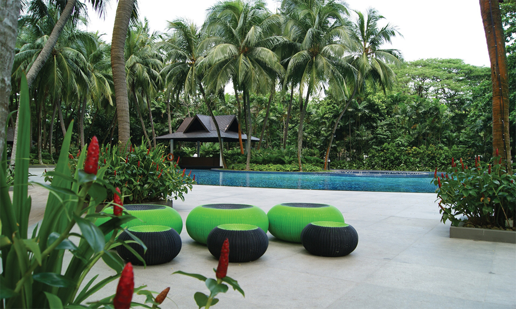 Built in the early 1990s, the landscape of the Sovereign has undergone major upgrading works to give the establishment a fresh-renewed look that helped it to keep up to date and fulfil the needs of the occupants better. Tall hedges have been worked into the parameter to cut out the pollution from the nearby expressway and create a secluded tropical oasis within the condominium’s recreation area. The condo has several window displays, which are changed and maintained regularly to improve the appearance of the estate from those key areas.