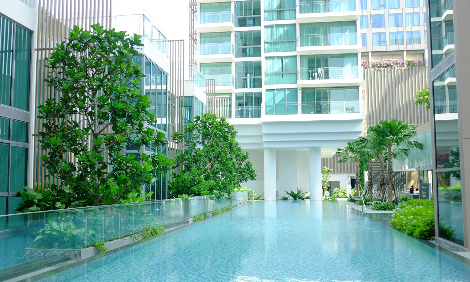 Situated in District 15 of the Marine Parade area, Marine Blue offers residents many options for outdoor recreational activities and exciting lifestyle attractions. The landscape complements the active lifestyles of the residents by providing unobstructed inviting views of the surrounding and still retain the privacy of the estate.