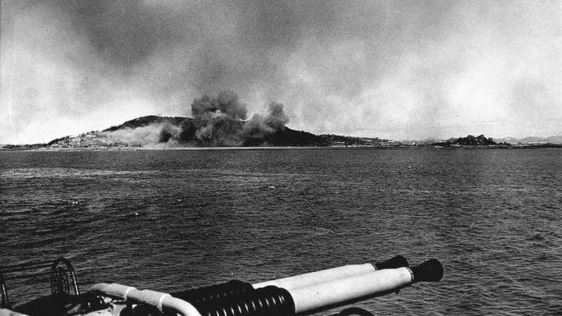 wolmido-under-bombardment-on-13-september-1950-korean-war_800.jpg