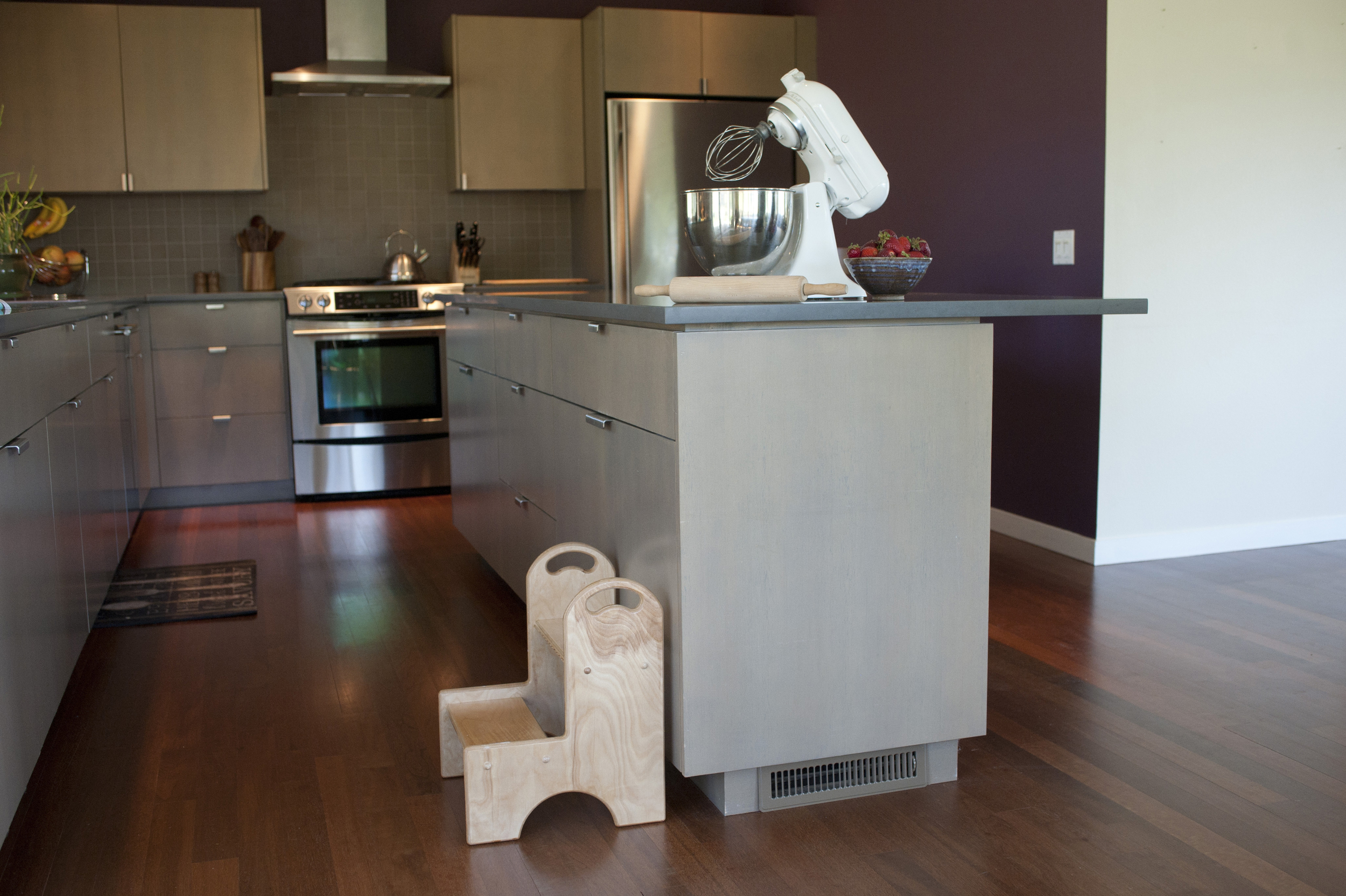 Basic zools are simple elegant stools