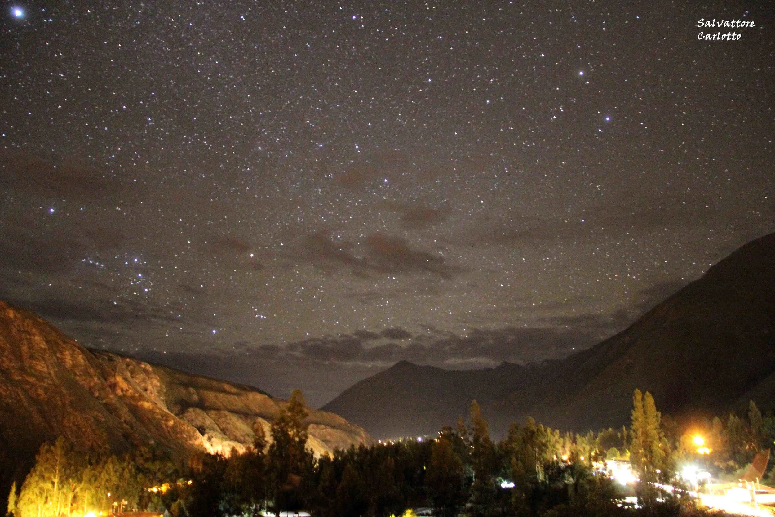 ELvalle sagrado de noche.jpg