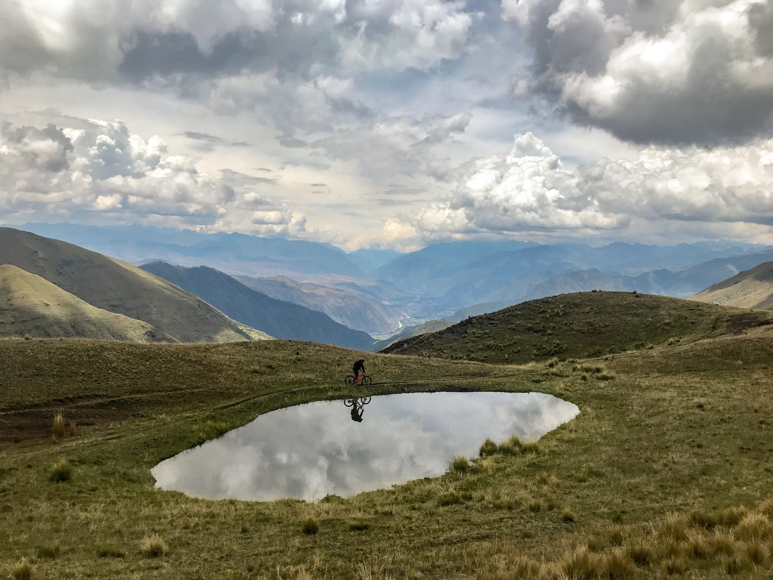 mountain biking in the sacred valley of Peru in Urubamba cusco