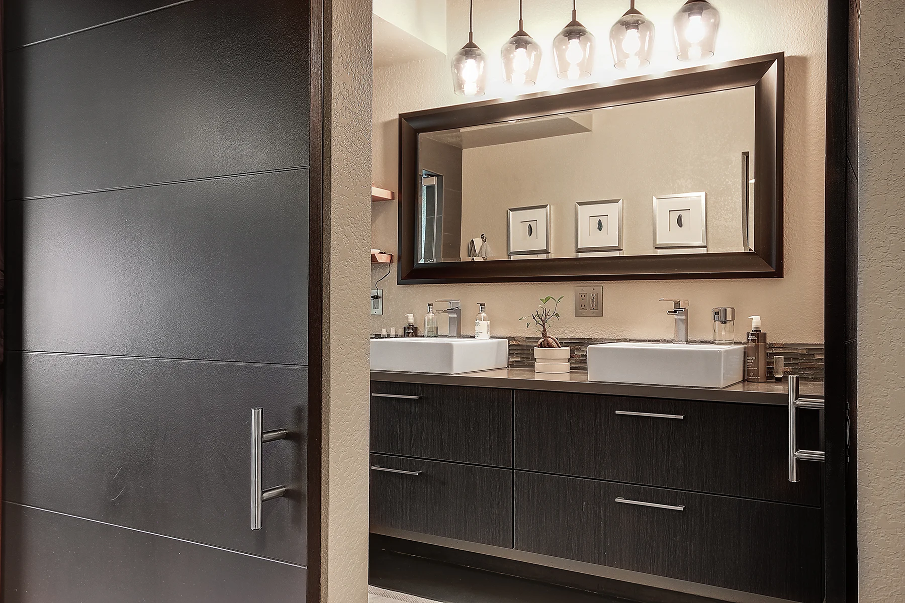 14_Master Bathroom1.jpg