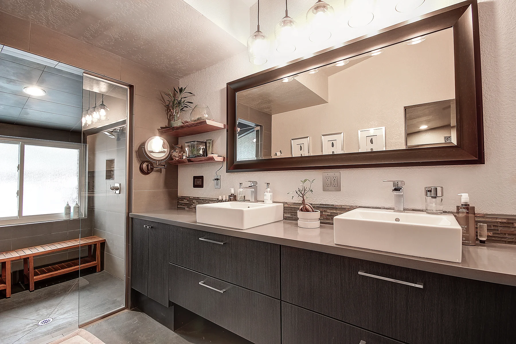 16_Master Bathroom3.jpg