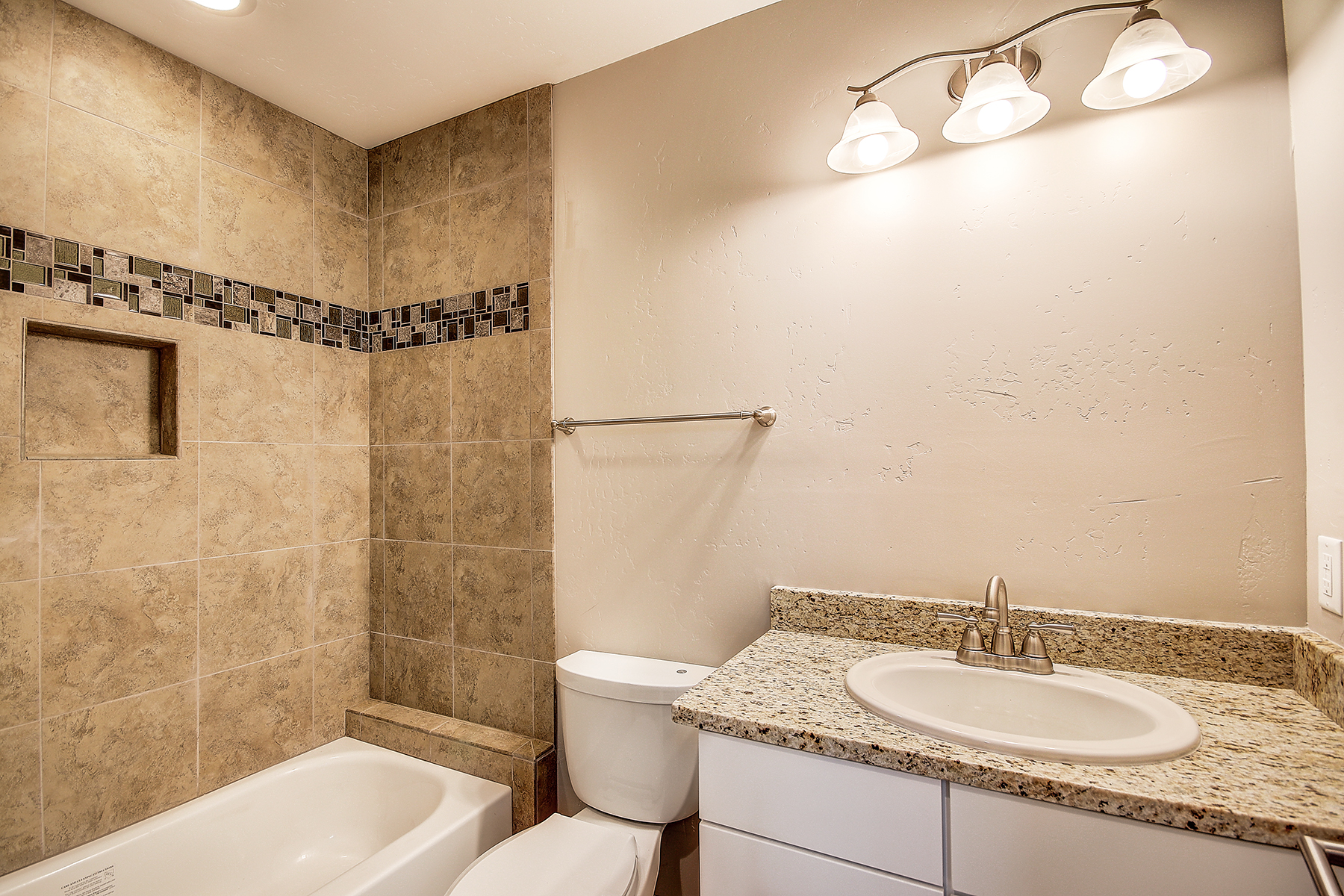 19_Guest Bathroom.jpg