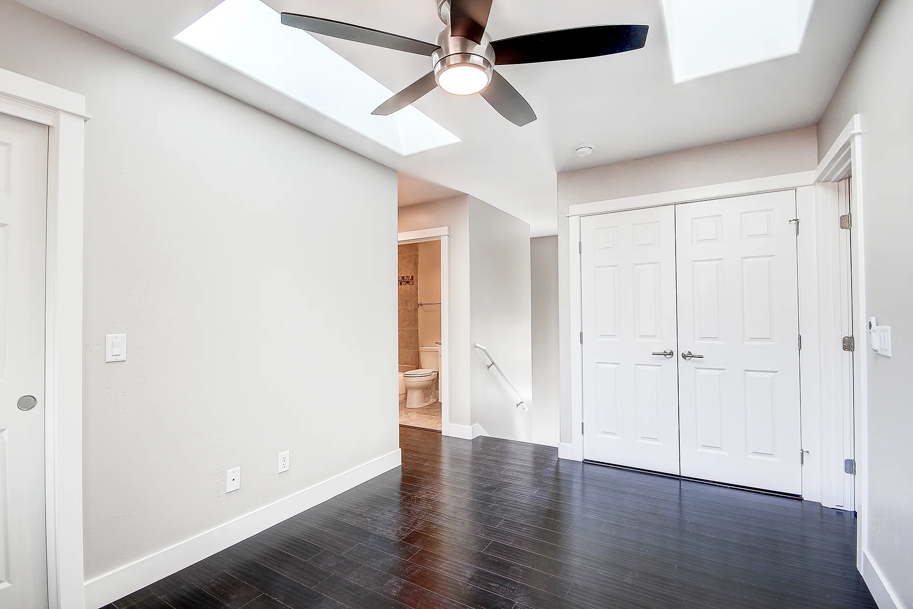 11_Upstairs Living Area2.jpg