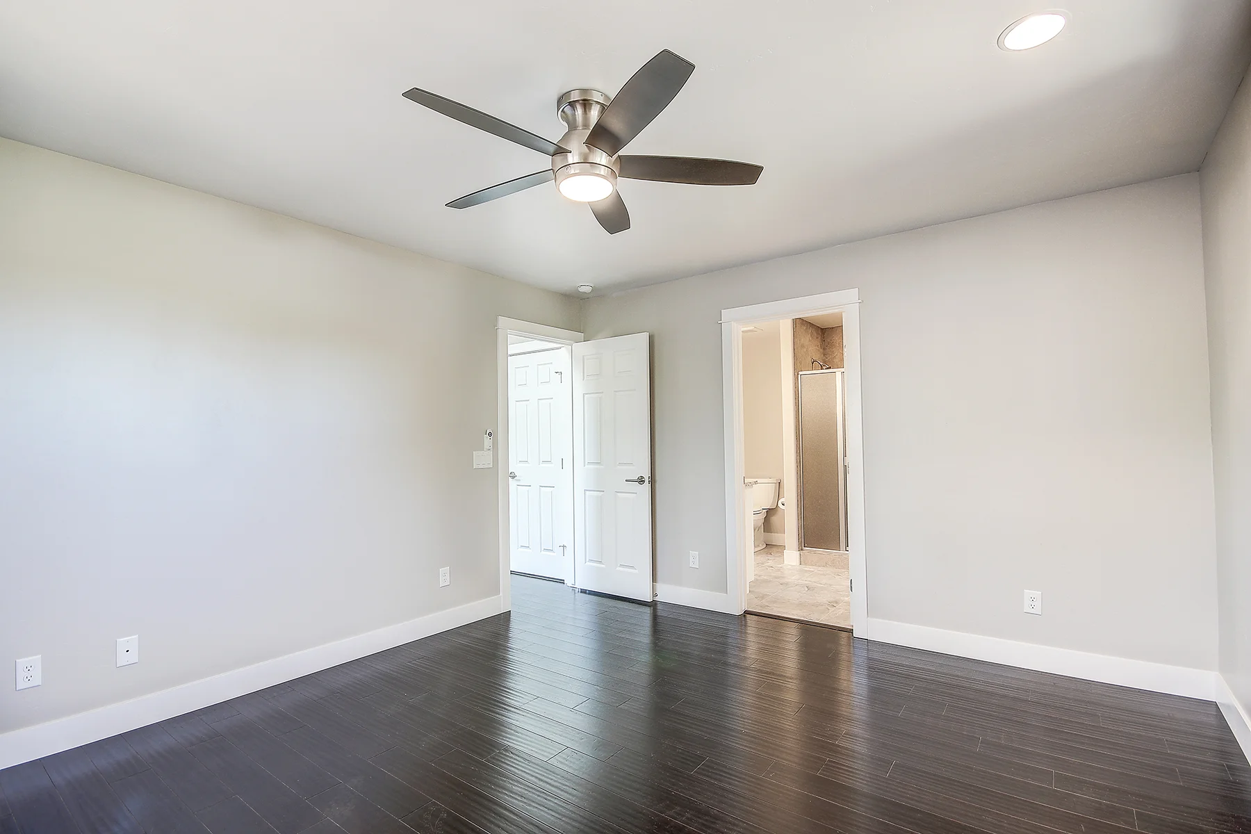 13_Master Bedroom2.jpg
