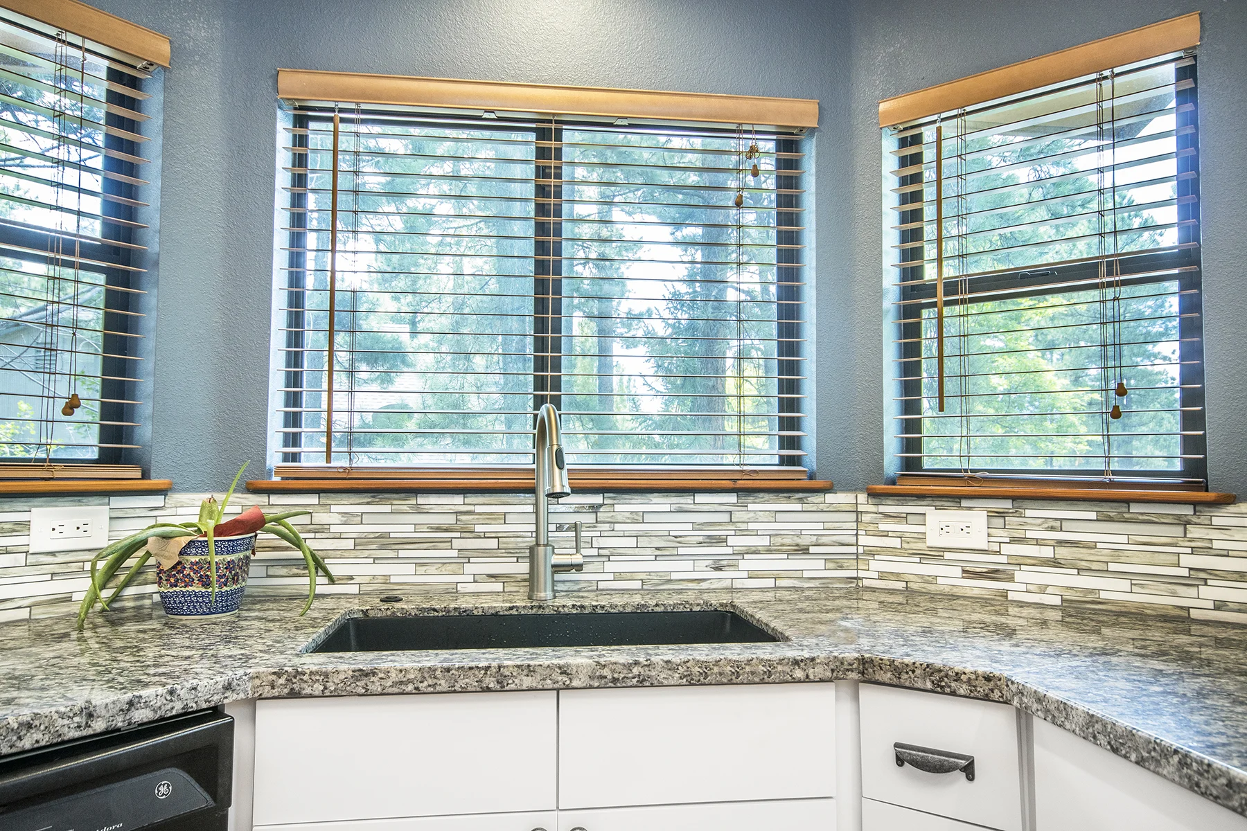Kitchen3.jpg