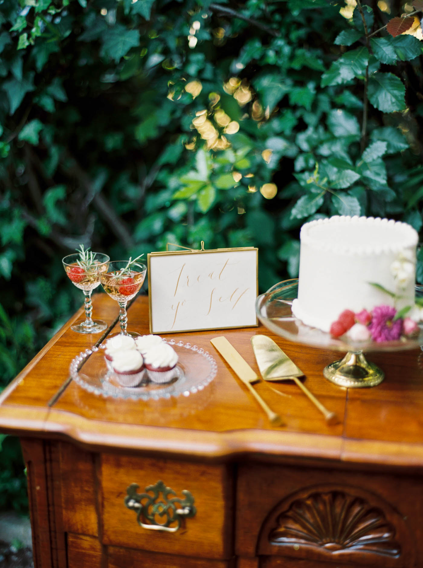 Danielle Poff Photography
http://www.daniellepoff.com