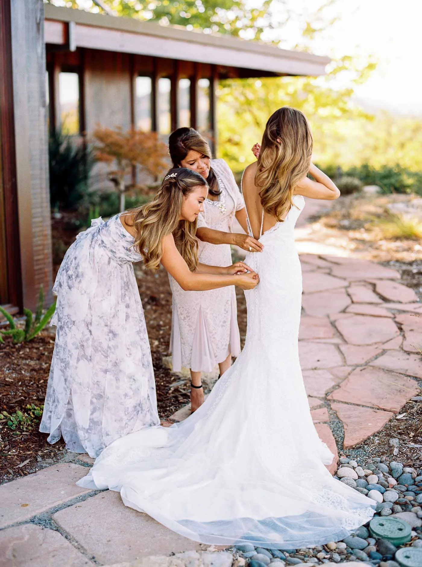 Danielle Poff Photography 
http://www.daniellepoff.com