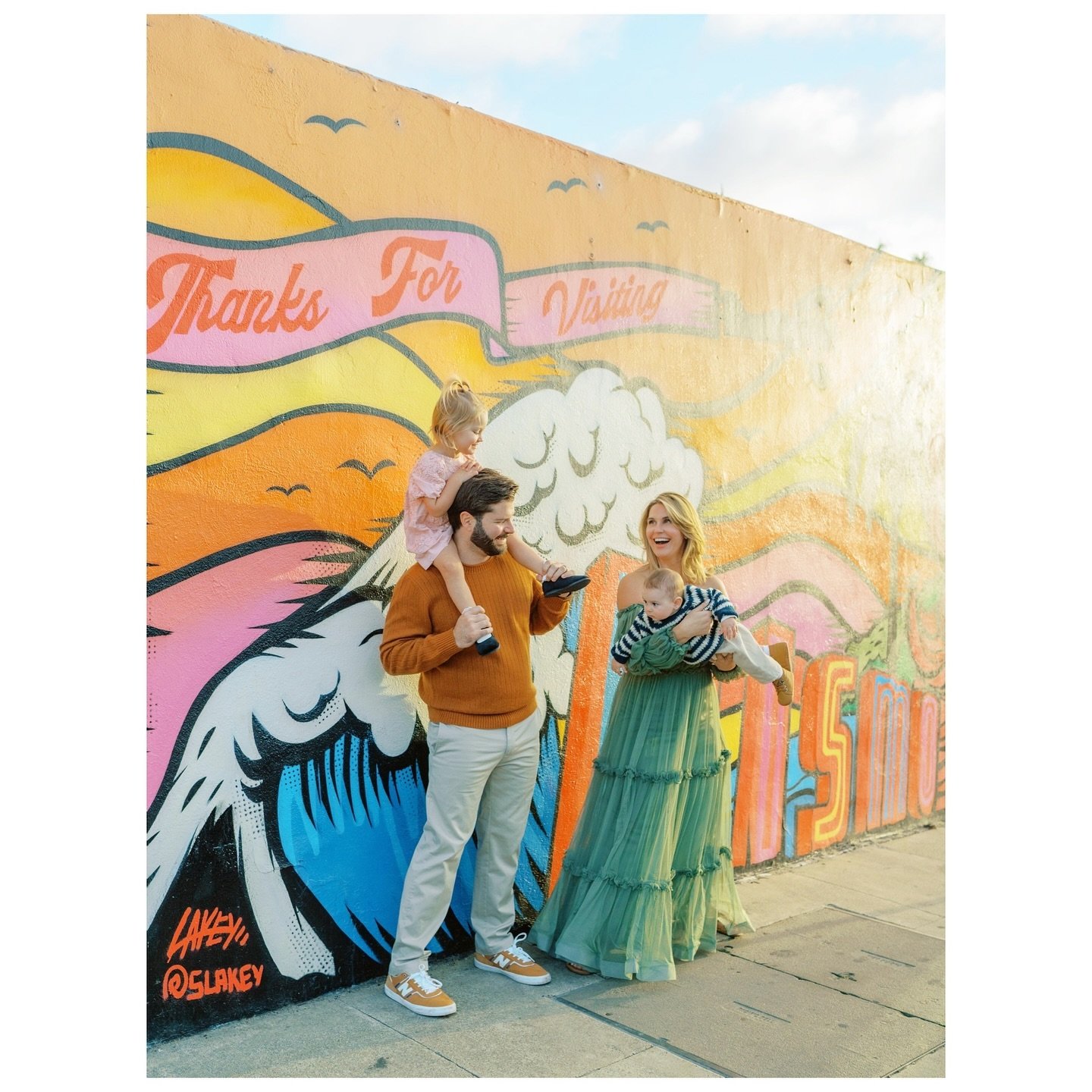 Give me a colorful mural wall to photograph a family in front of and I&rsquo;m one happy photographer 🩷🌸