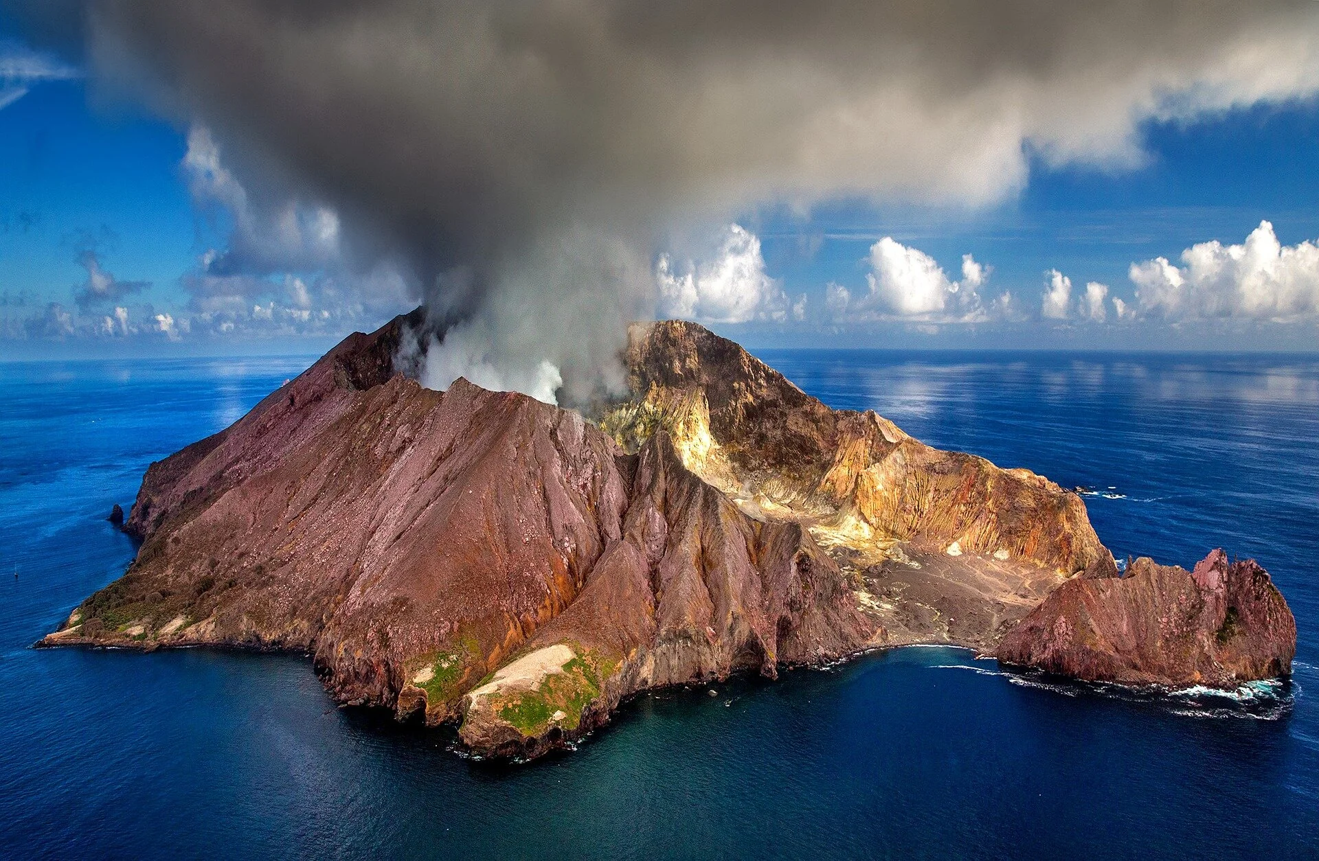 Philippines volcano: UN stands ready with support, as thousands told to flee