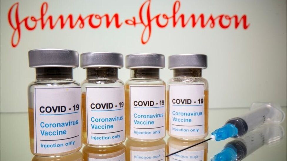 Covid-19: US agencies call for pause in Johnson &amp; Johnson vaccine
