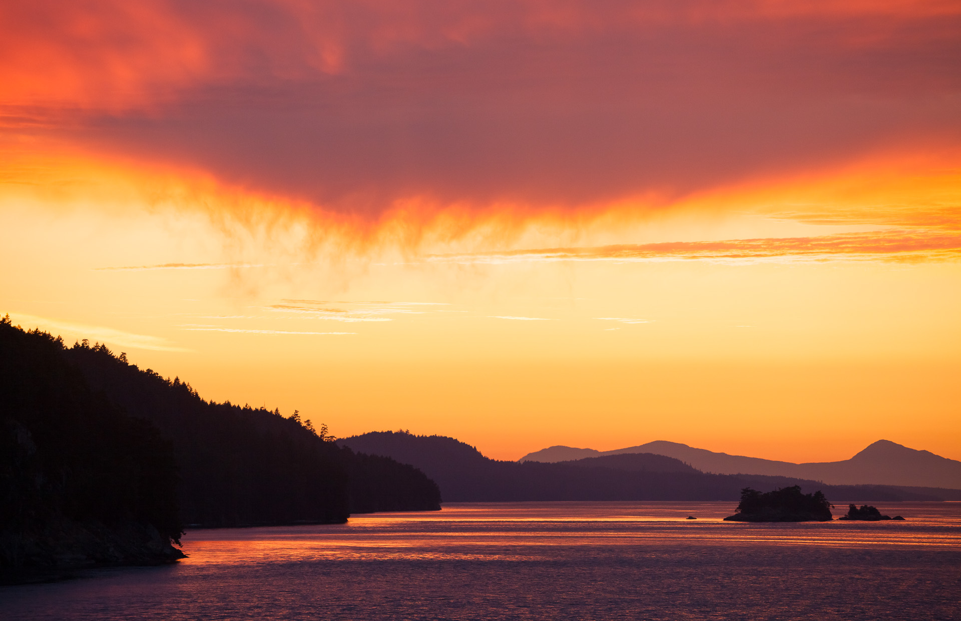 I'll admit it, I'm a sucker for sunrises and sunsets. It's a great excuse to get out into nature and the colorful display is always something beautiful and different. Here's a classic coastal sunset as seen amongst the idyllic Gulf Islands.