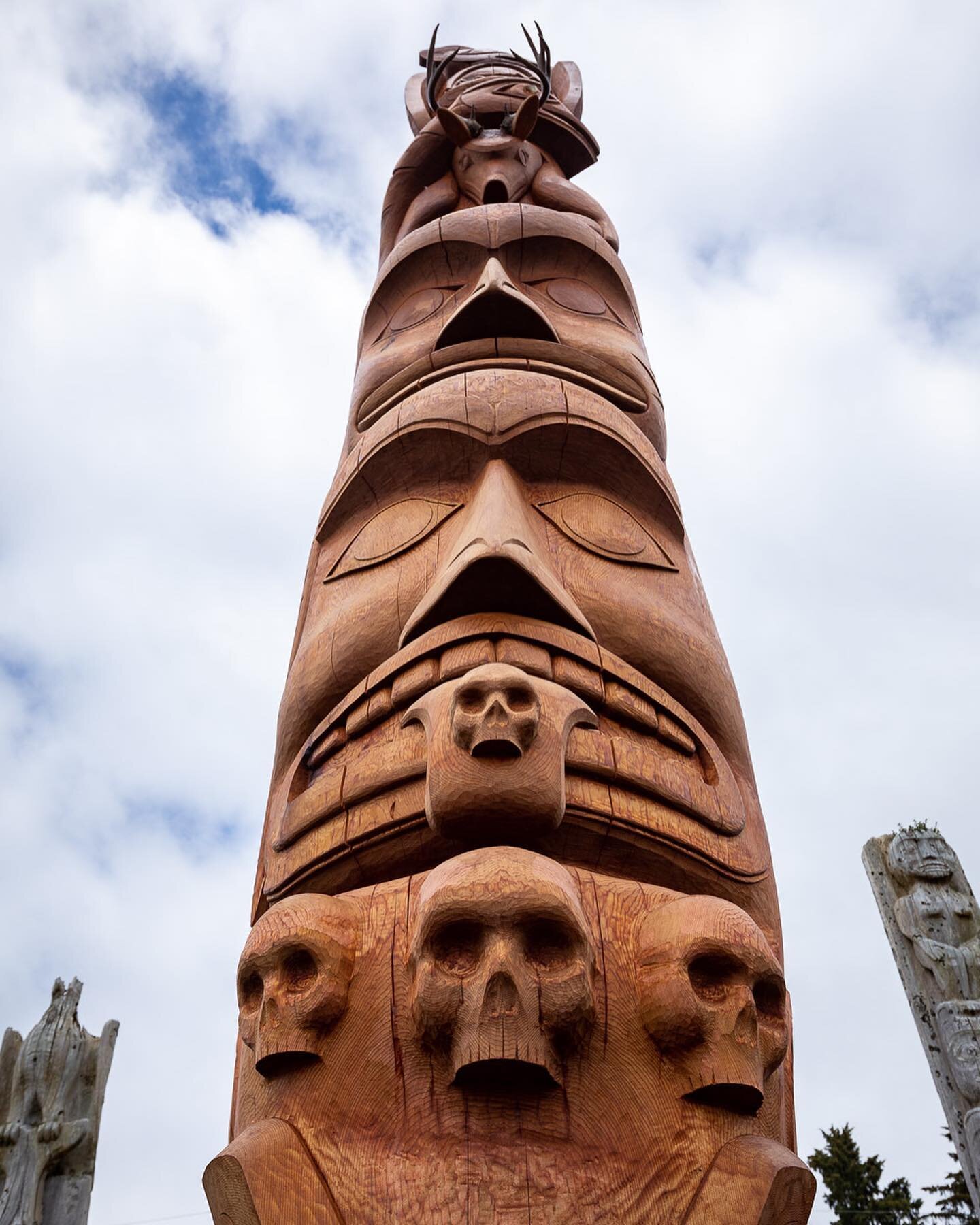 Last summer, members of the House of Ewos from the Tla-o-qui-aht Nation, along with many invited guests, raised a totem pole at the ancient village of Opitsaht on Meares Island for the first time since 1993. Prior to colonization, each house in the v