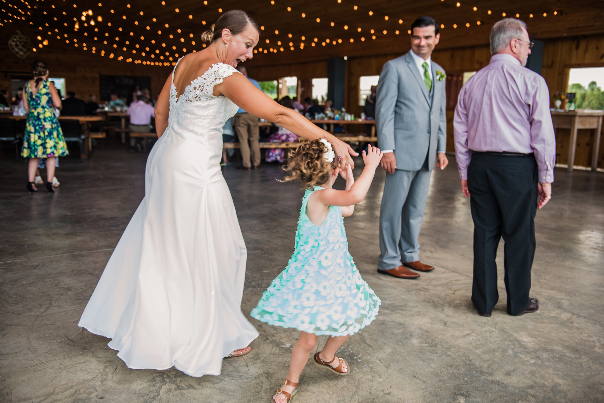 Climbing_Bines_Finger_Lakes_Wedding_JILL_STUDIO_Rochester_NY_Photographer_171648.jpg