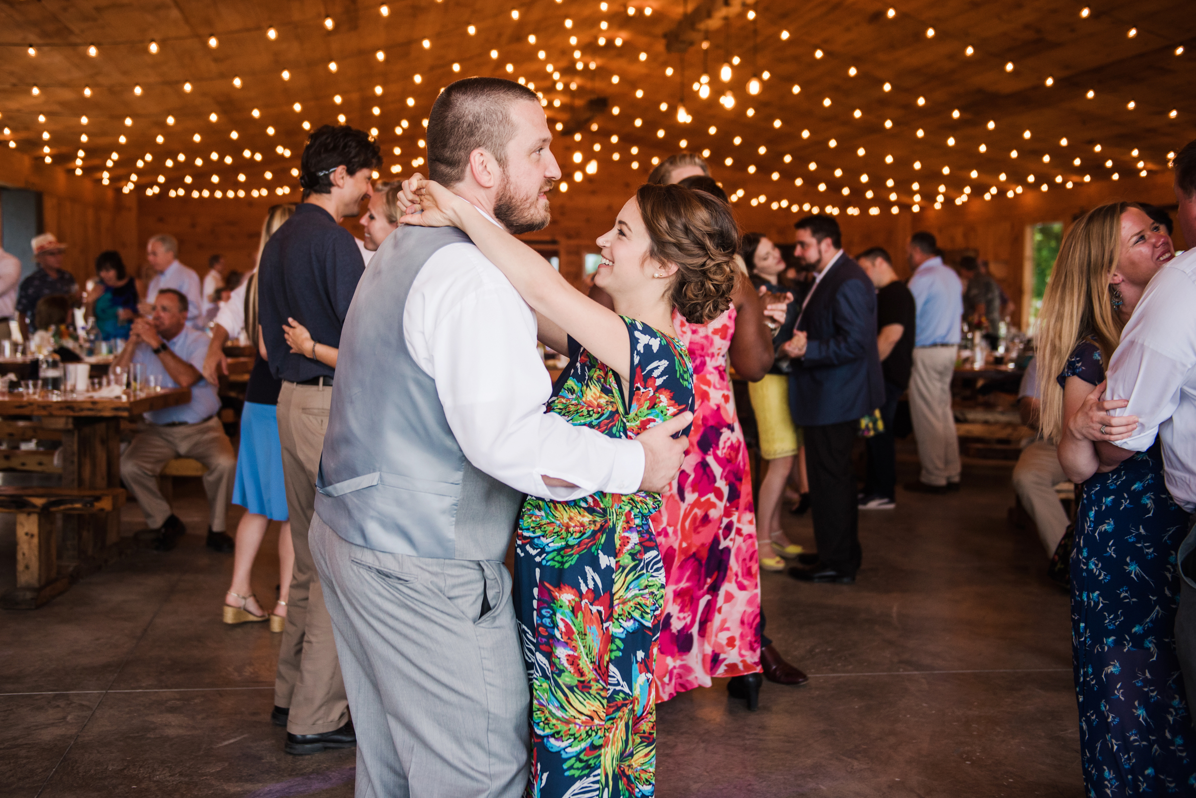 Climbing_Bines_Finger_Lakes_Wedding_JILL_STUDIO_Rochester_NY_Photographer_192917.jpg