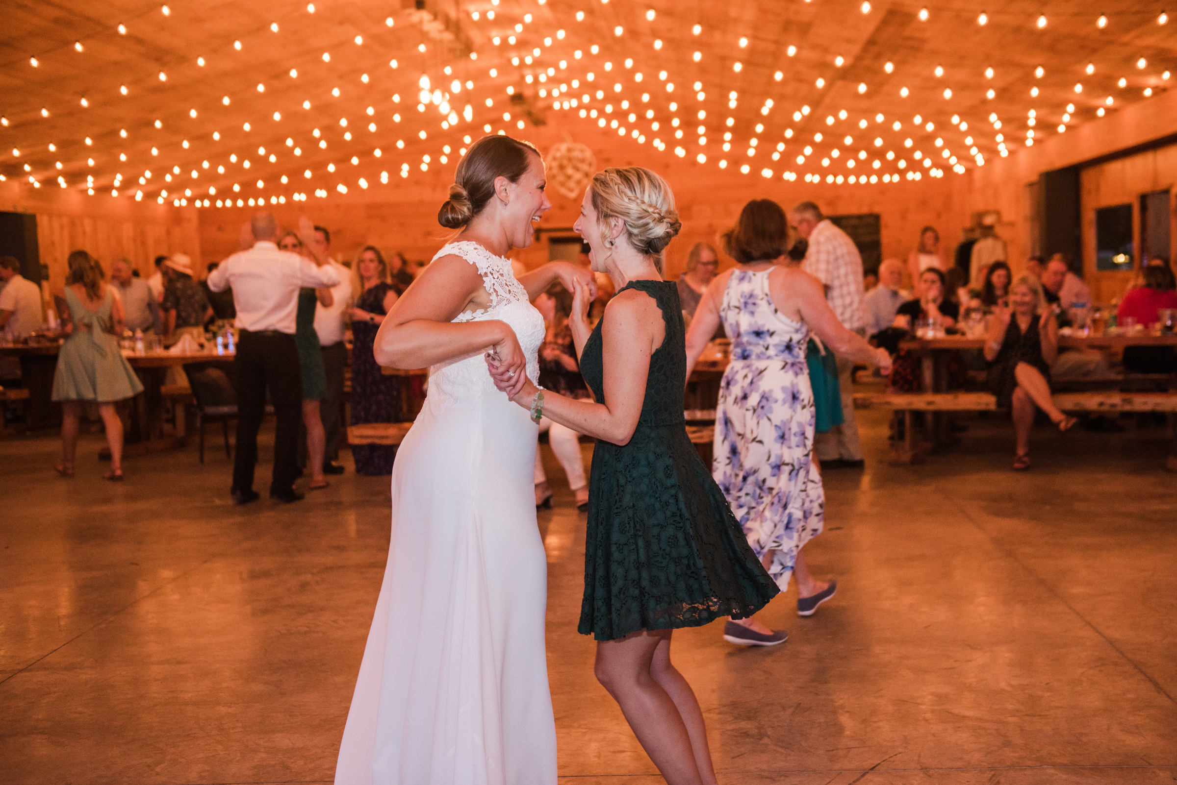 Climbing_Bines_Finger_Lakes_Wedding_JILL_STUDIO_Rochester_NY_Photographer_200716.jpg