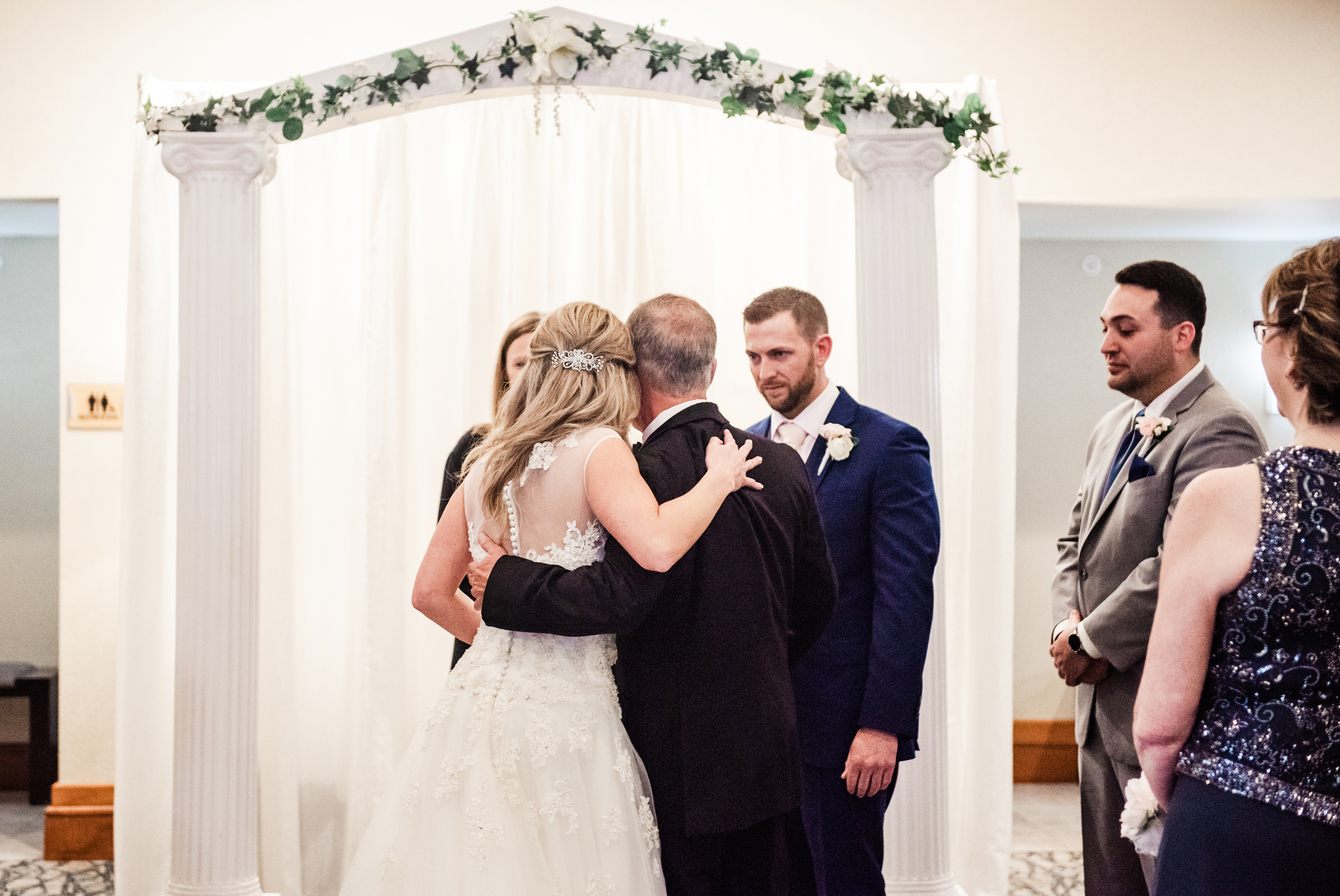 Double_Tree_by_Hilton_Rochester_Wedding_JILL_STUDIO_Rochester_NY_Photographer_DSC_4199.jpg
