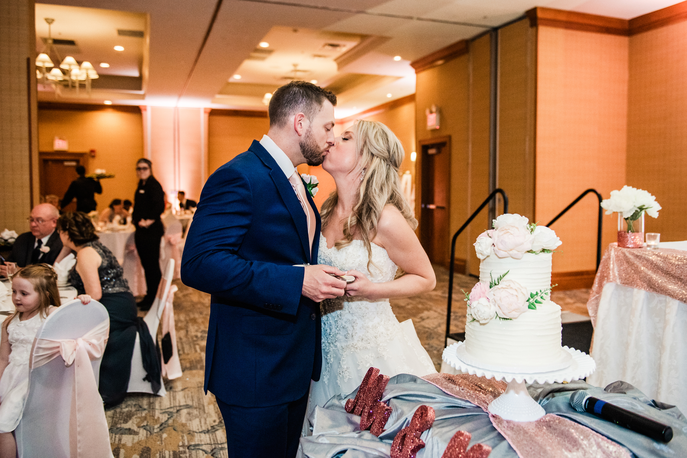 Double_Tree_by_Hilton_Rochester_Wedding_JILL_STUDIO_Rochester_NY_Photographer_DSC_4605.jpg