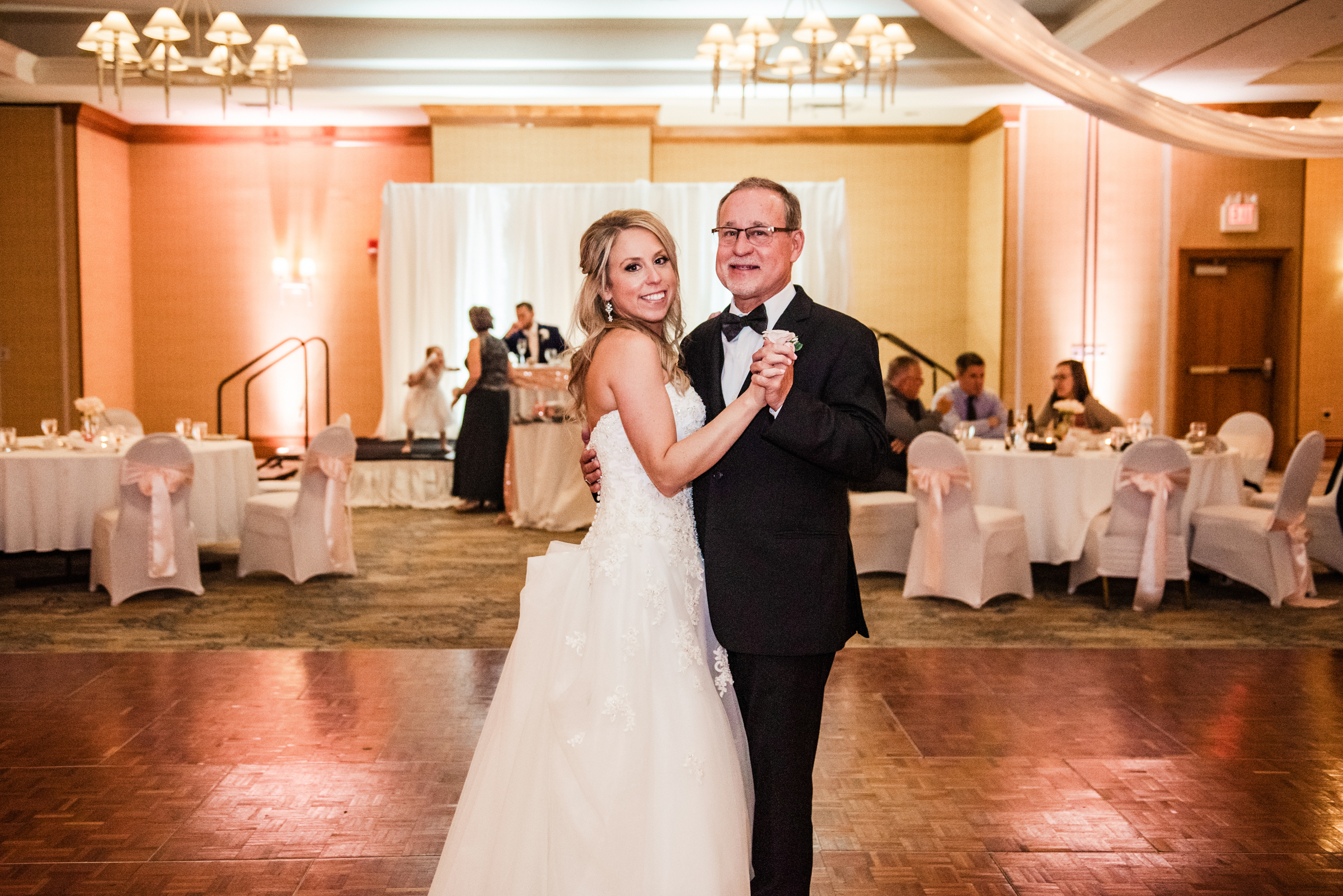 Double_Tree_by_Hilton_Rochester_Wedding_JILL_STUDIO_Rochester_NY_Photographer_DSC_4728.jpg