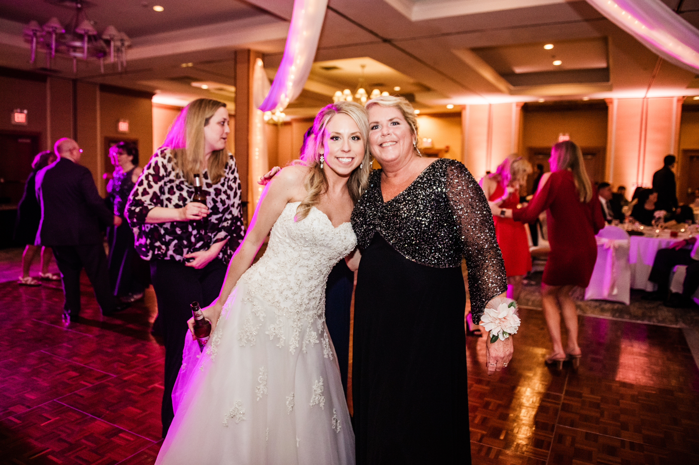 Double_Tree_by_Hilton_Rochester_Wedding_JILL_STUDIO_Rochester_NY_Photographer_DSC_4875.jpg