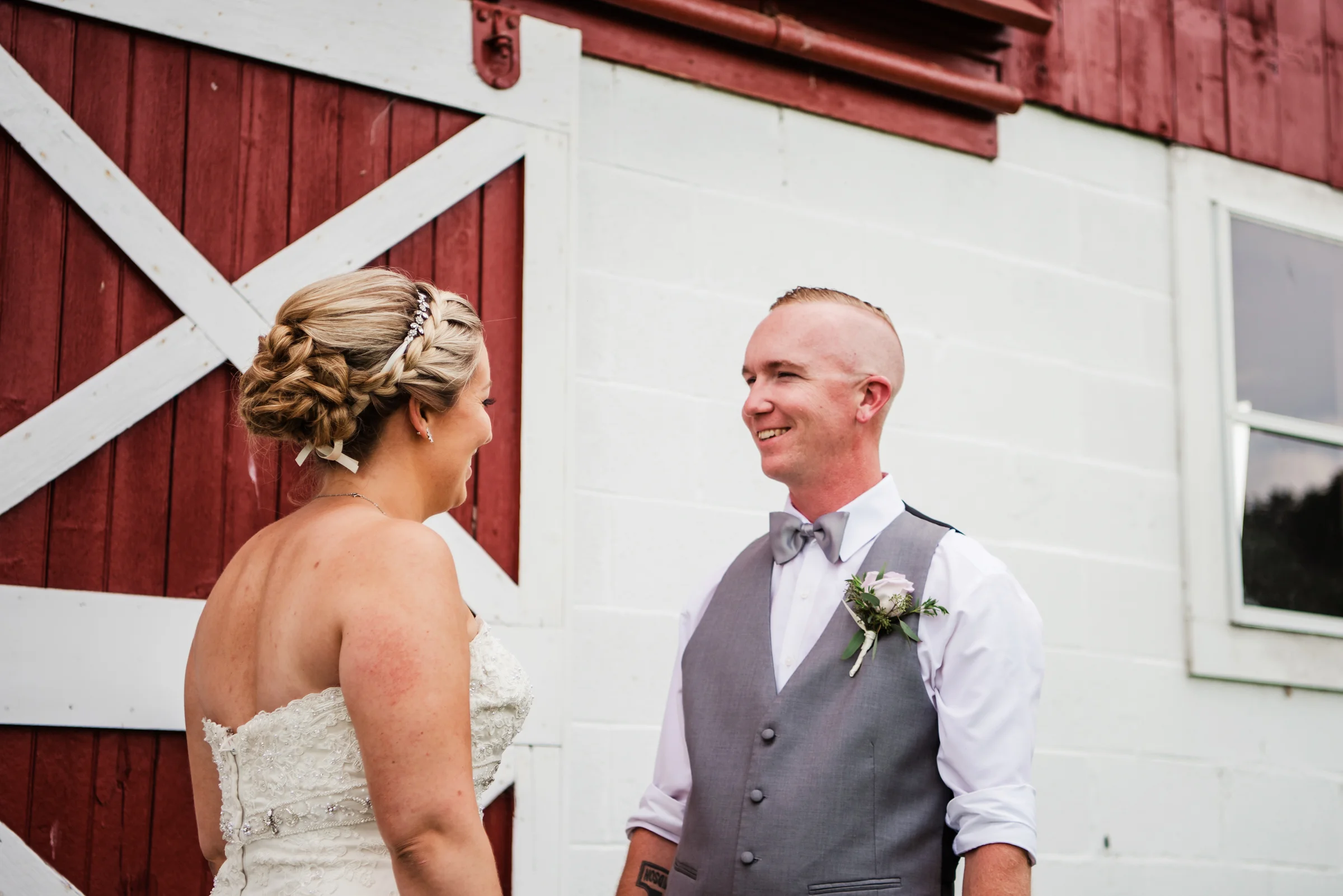 Best_View_Barn_Central_NY_Wedding_JILL_STUDIO_Rochester_NY_Photographer_DSC_3167.jpg