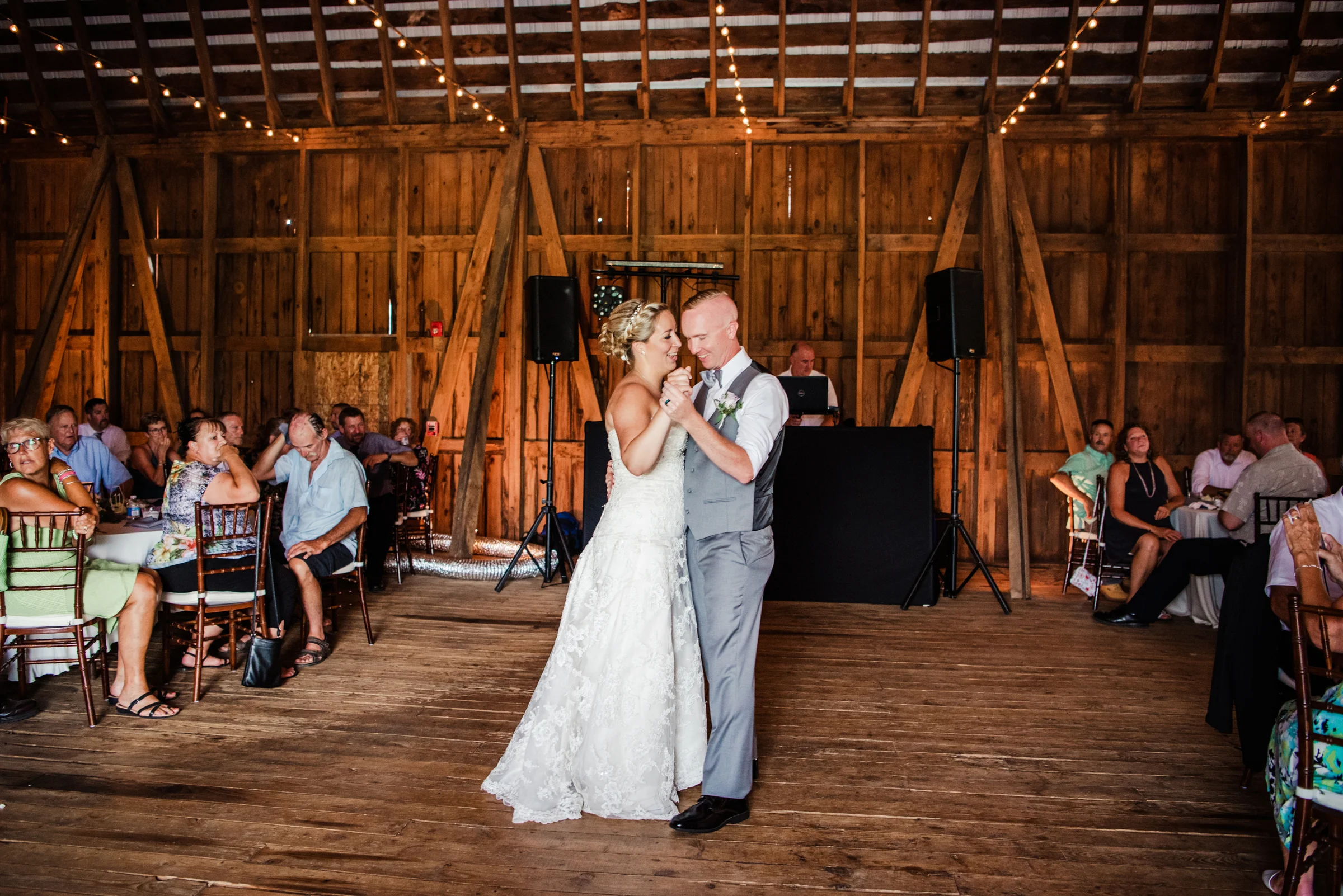 Best_View_Barn_Central_NY_Wedding_JILL_STUDIO_Rochester_NY_Photographer_DSC_3771.jpg