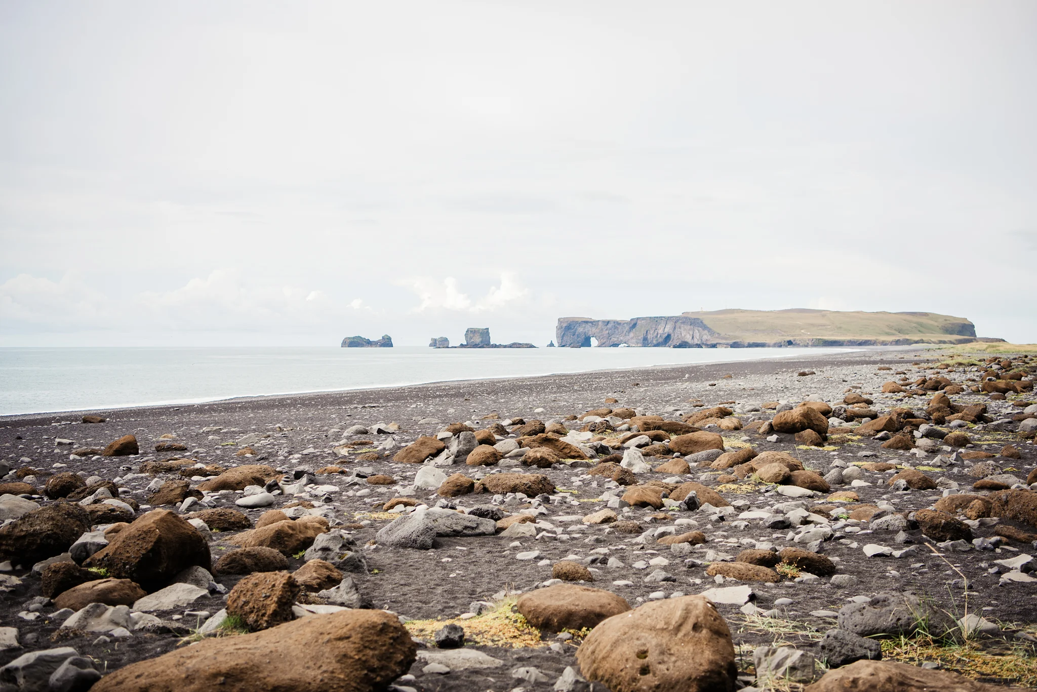 Iceland_Reynisfjara_Black_Sand_Beach_Couples_Session_JILL_STUDIO_Rochester_NY_Photographer_DSC_9674.jpg