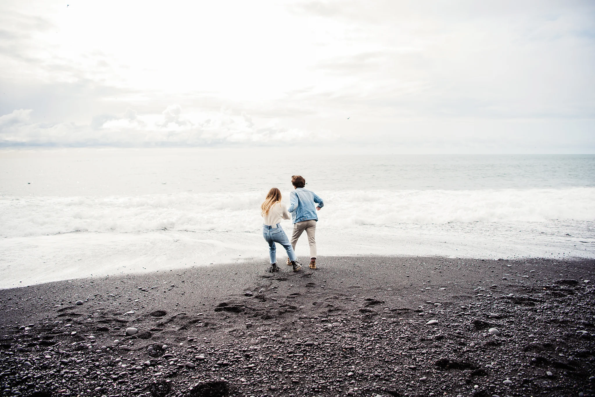 Iceland_Reynisfjara_Black_Sand_Beach_Couples_Session_JILL_STUDIO_Rochester_NY_Photographer_DSC_9708.jpg